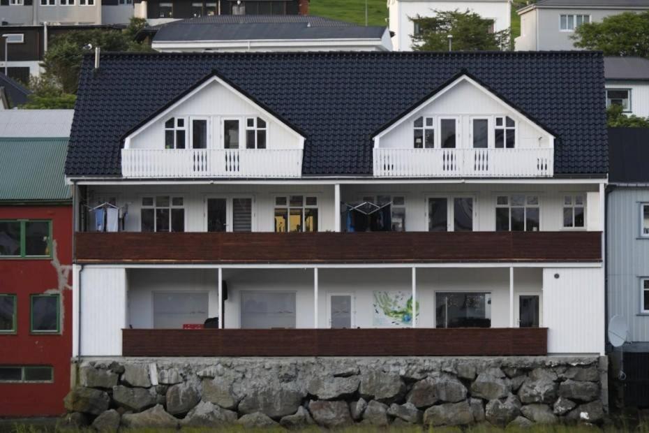 Spacious City Center Home By The Sea Klaksvík Exterior foto