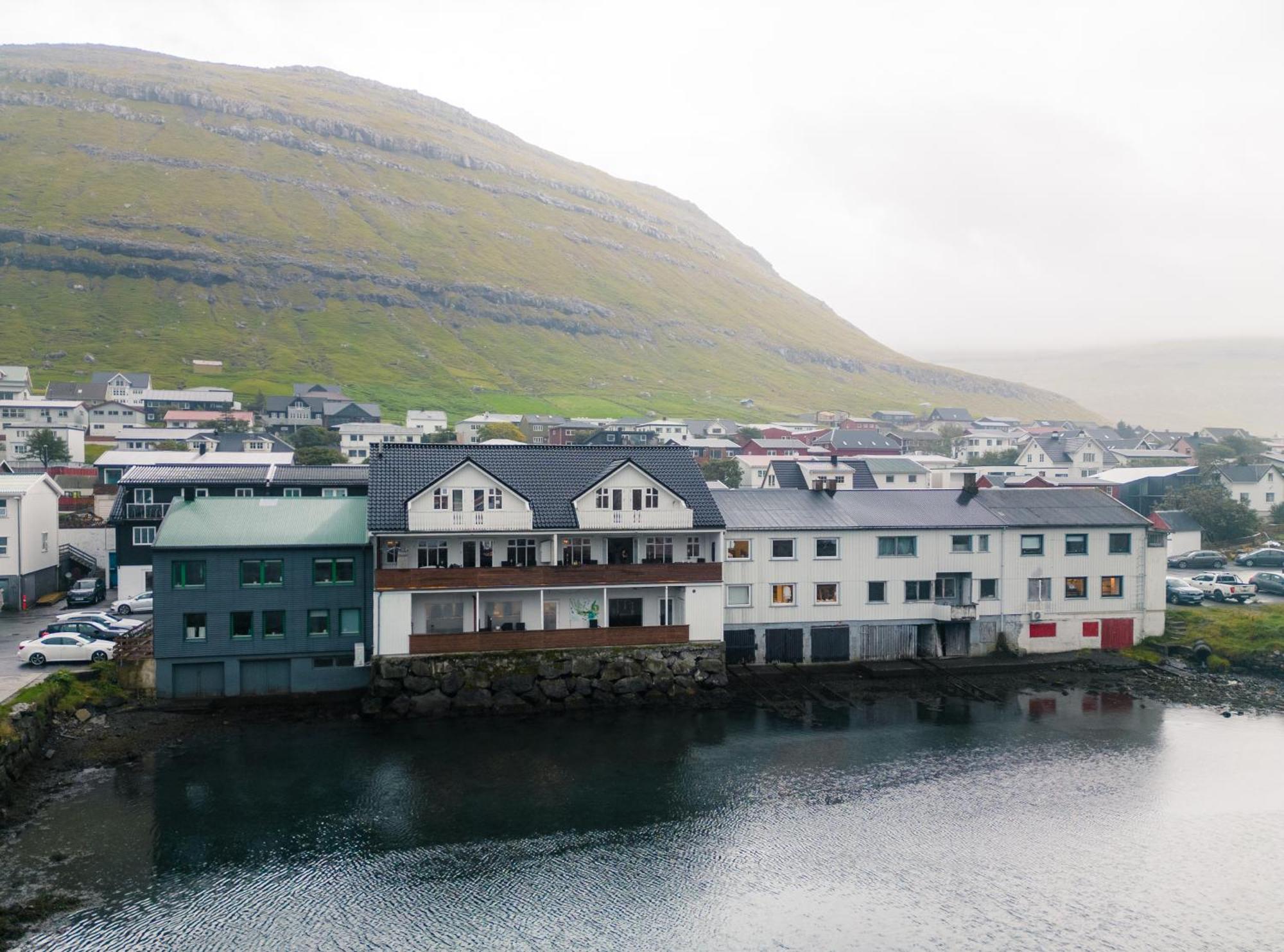 Spacious City Center Home By The Sea Klaksvík Exterior foto